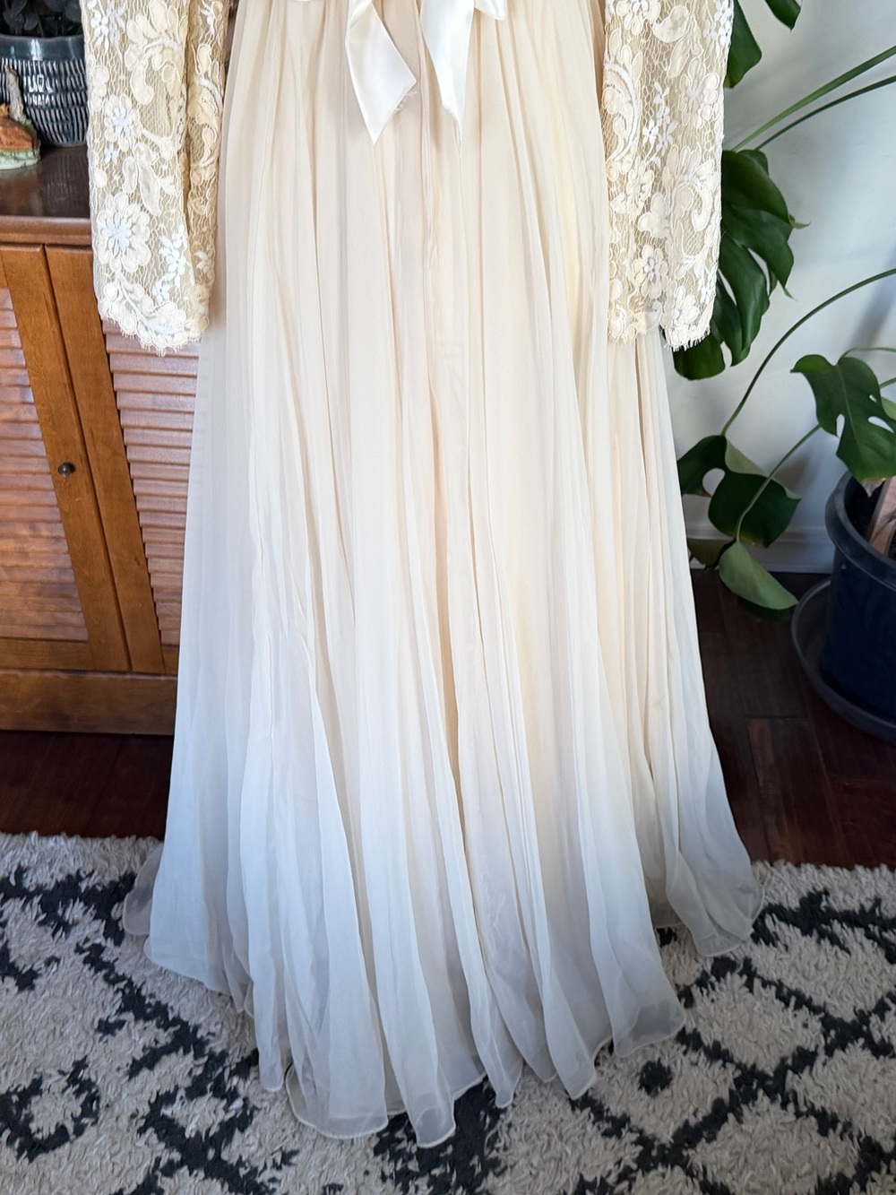 Lord & Taylor Vintage Ivory Lace Flare Chiffon Full Skirt Bow Back Wedding Gown - Picture 12 of 16
